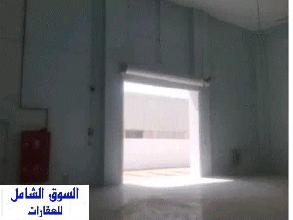 مستودع للإيجار السنوي بأم القيوين: مساحة 2400 قدم بسعر...