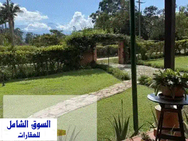 فيلا للبيع في تلال إيست  نوع الوحدة: فيلا  المساحة: 233 متر   مميزات الكمبوند:  موقع استراتيجي مميز في قلب القاهرة الجديدة  تصميمات عصرية وتشطيبات فاخرة  مساحات خضراء واسعة ومسطحات مائية  حمامات سباح 2