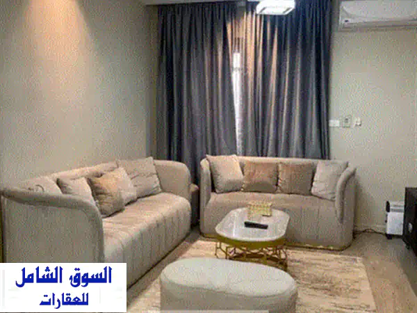 للايجار مفروش بمدينة الرحاب 90 م تتكون من ( غرفتين + حمام ) بالمرحلة الخامسة بالقرب من جميع الخدمات ( مول الجيت واي + بوابة 1917 ) دور رابع بأسانسير