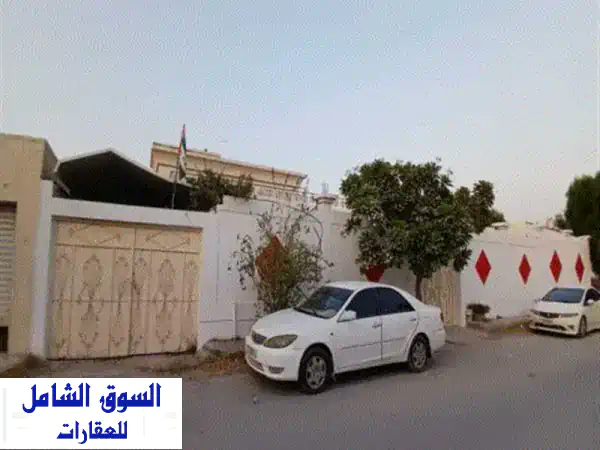 فيلا استثمارية للإيجار  القادسية، الشارقة فيلا على زاوية شارعين بمساحة أرض 8000 قدم، تضم 3 شقق ...