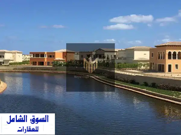 فيلا مستقله للبيع في مراسي بموقع مميز تطل علي البحيره