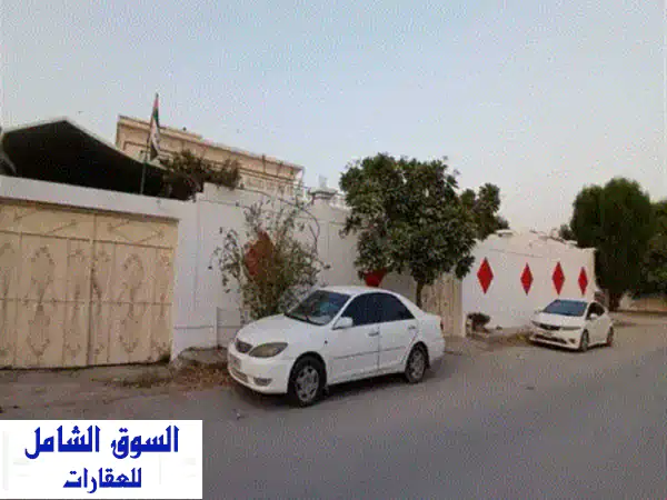 فيلا استثمارية للإيجار  القادسية، الشارقة فيلا على زاوية شارعين بمساحة أرض 8000 قدم، تضم 3 شقق ... 2